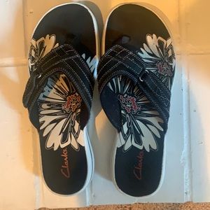 Clarks flip flops. Worn once. Size 7 1/2. Memory foam.